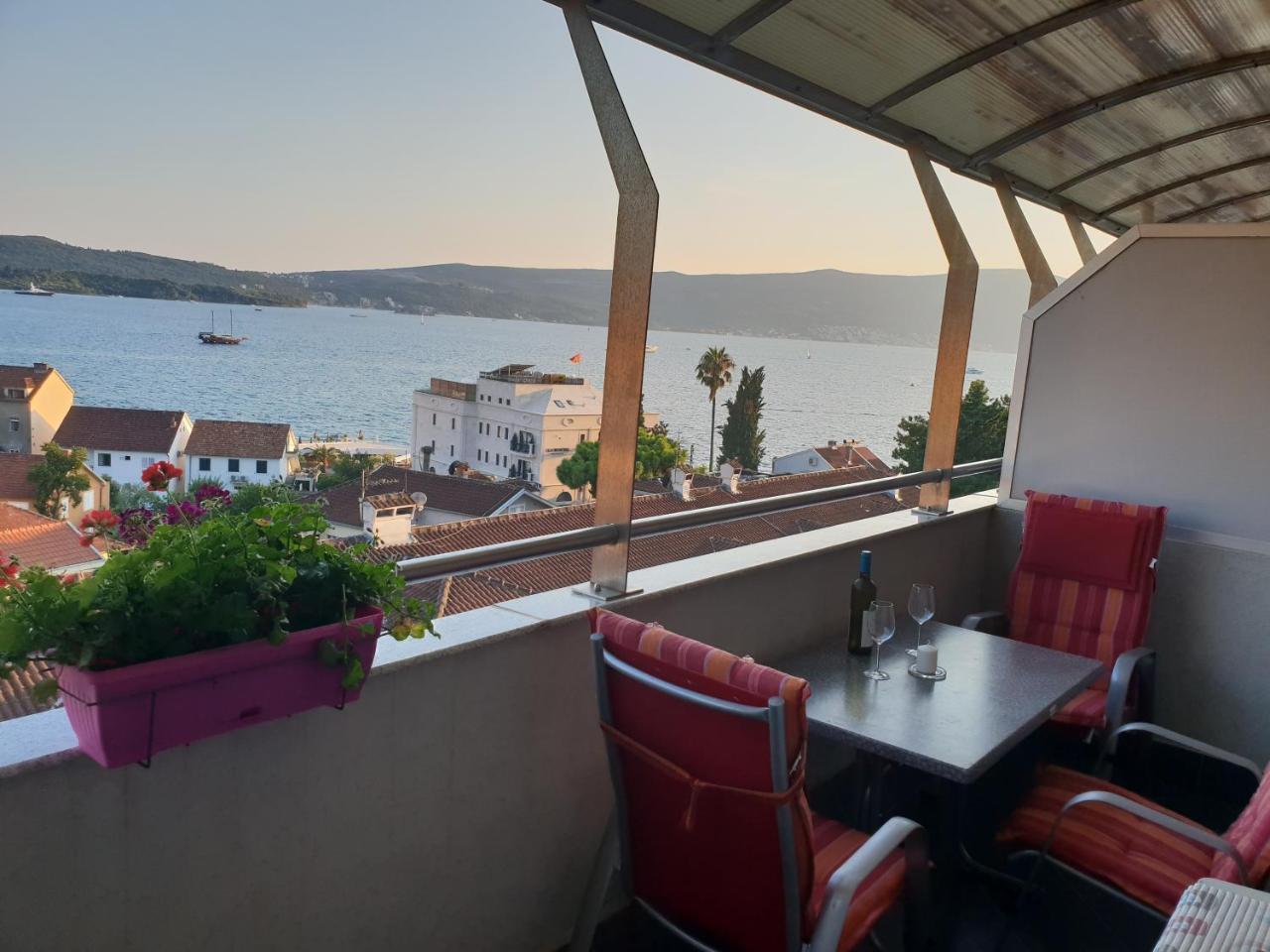 Vb Apartmani Tivat Luaran gambar